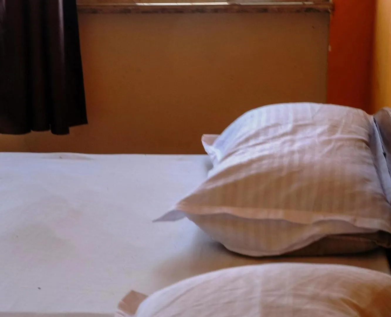 Om Rest House D24 32A, Pandey Ghat, Bengali Tola, Varanasi, Utter Pradesh 0*, ורנאסי