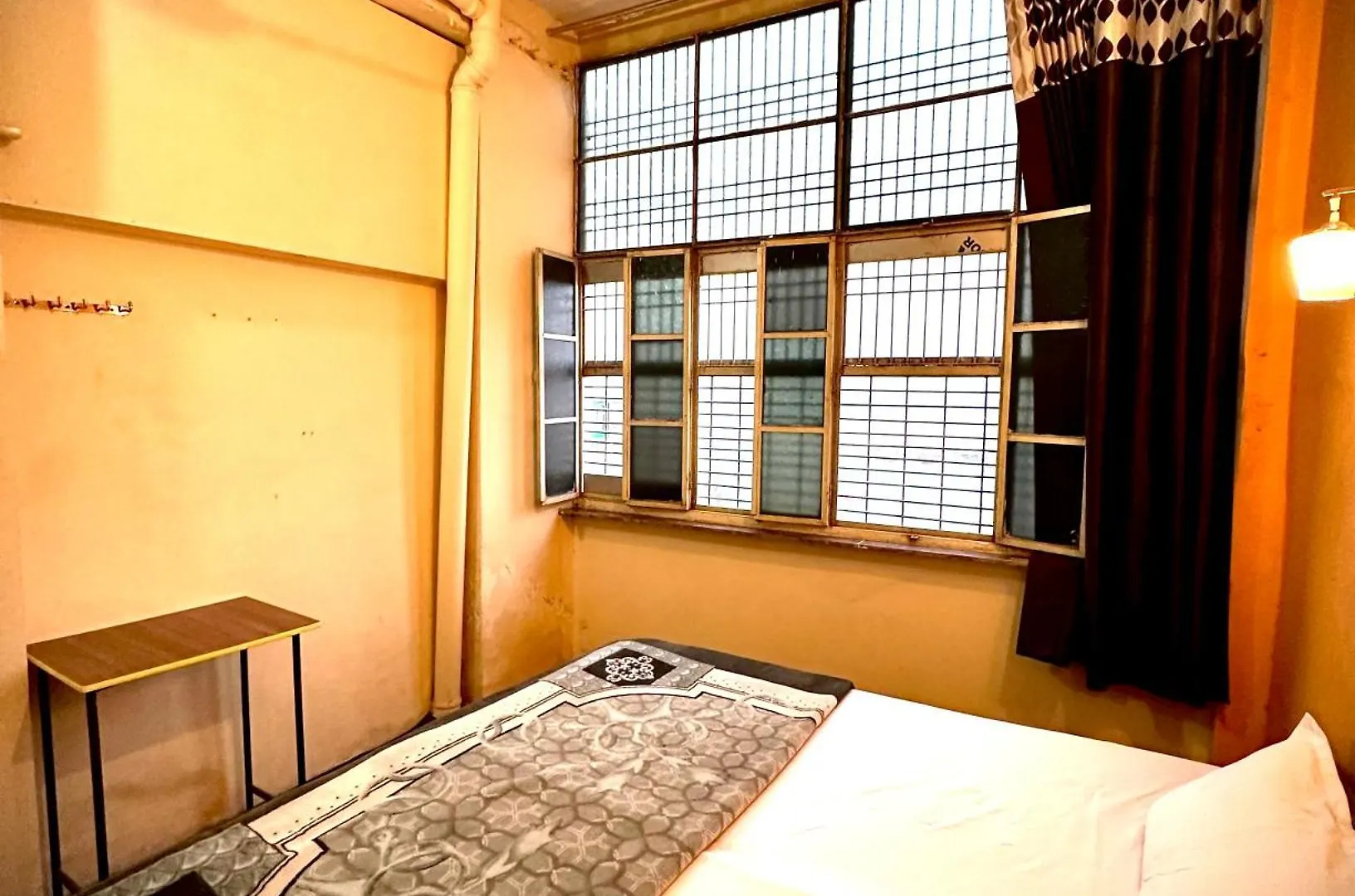 Om Rest House D24 32A, Pandey Ghat, Bengali Tola, Varanasi, Utter Pradesh