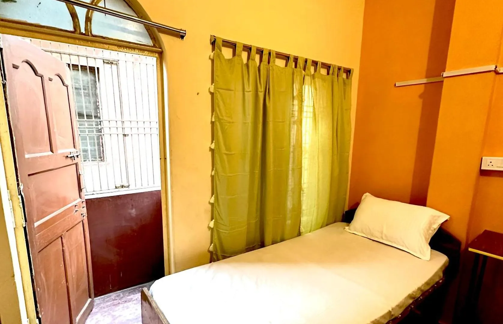 Om Rest House D24 32A, Pandey Ghat, Bengali Tola, Varanasi, Utter Pradesh 0*, ורנאסי הודו