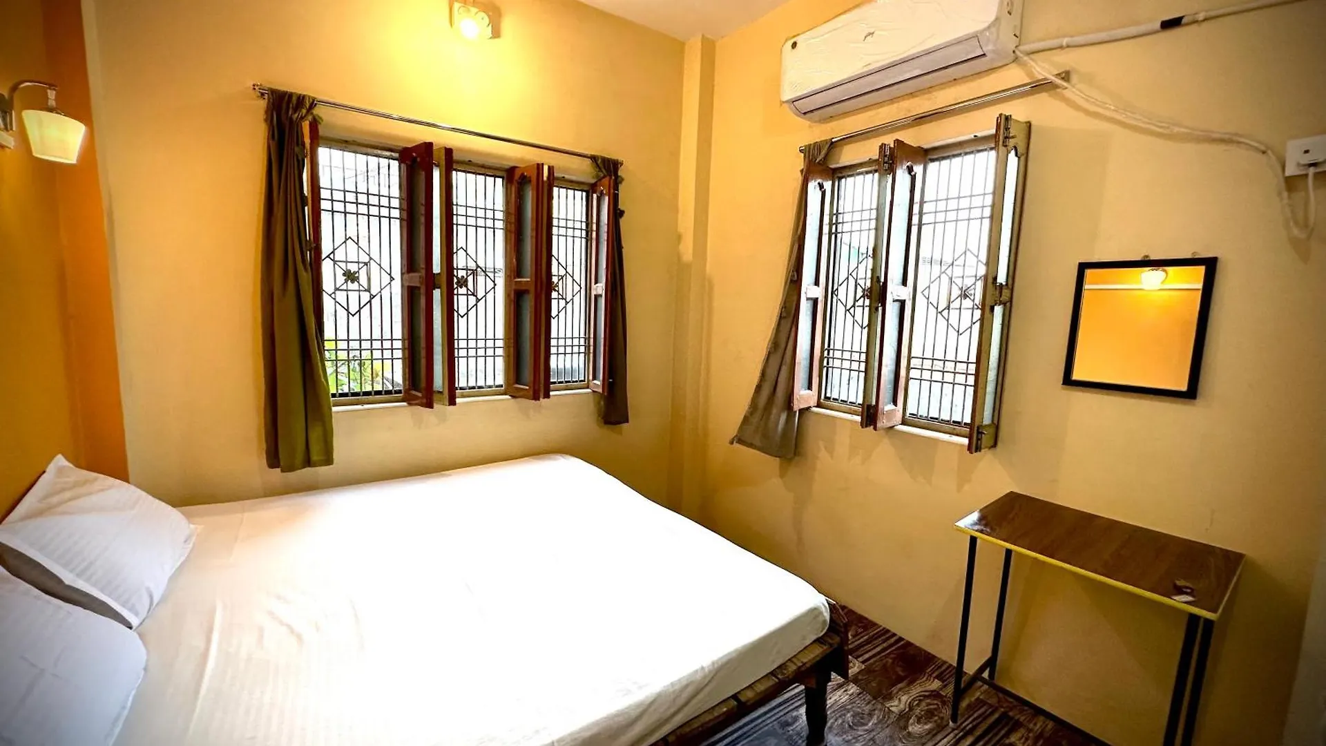 Om Rest House D24 32A, Pandey Ghat, Bengali Tola, Varanasi, Utter Pradesh בית הארחה