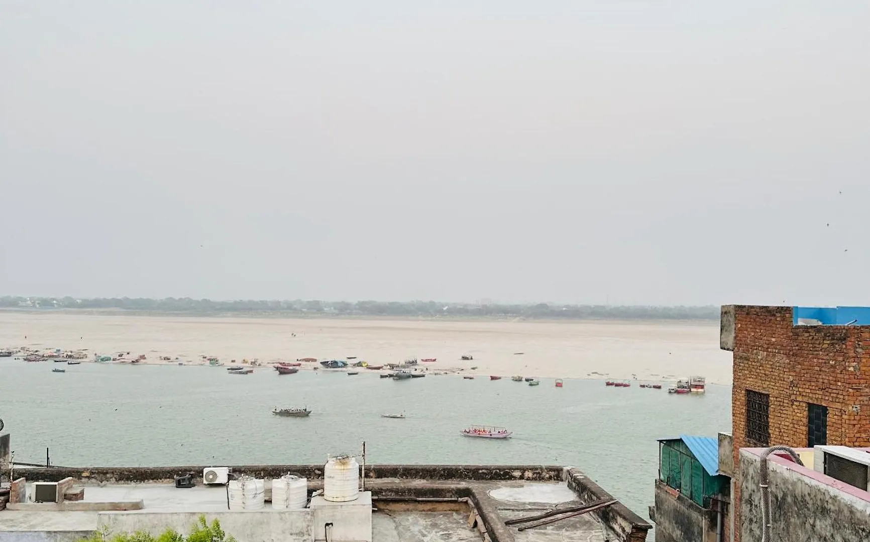 Om Rest House D24 32A, Pandey Ghat, Bengali Tola, Varanasi, Utter Pradesh בית הארחה