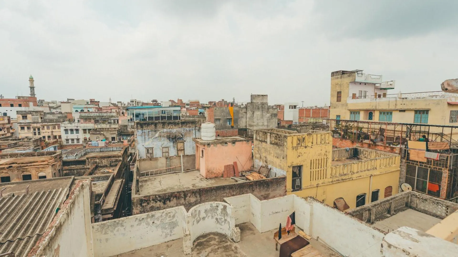 בית הארחה Om Rest House D24 32A, Pandey Ghat, Bengali Tola, Varanasi, Utter Pradesh הודו