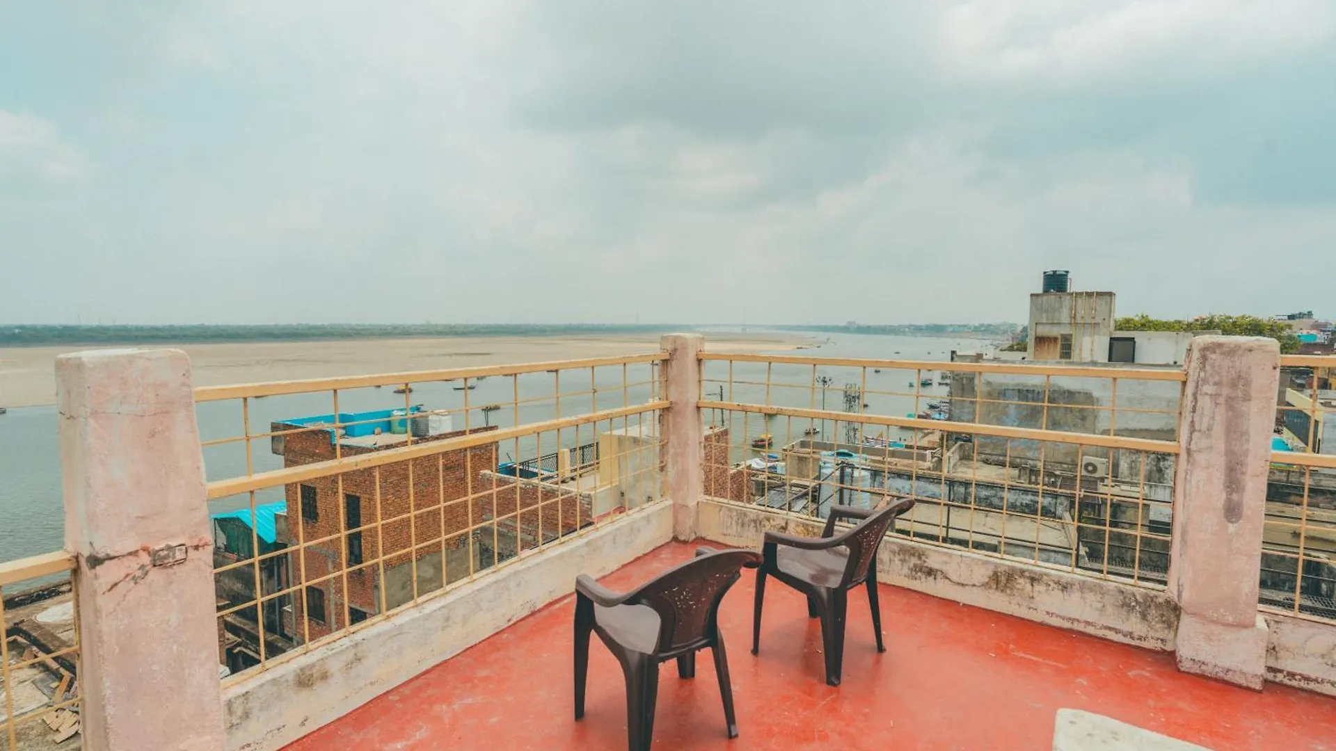 Om Rest House D24 32A, Pandey Ghat, Bengali Tola, Varanasi, Utter Pradesh