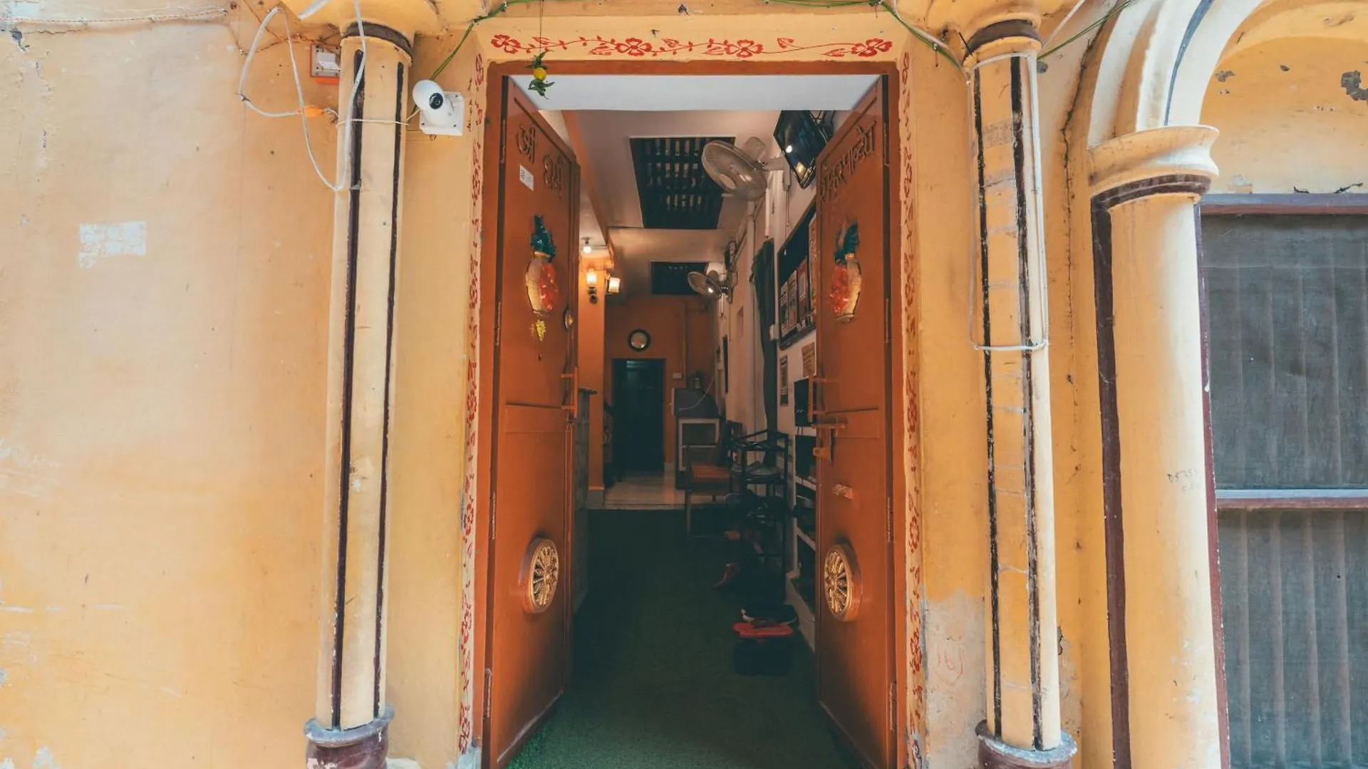 Om Rest House D24 32A, Pandey Ghat, Bengali Tola, Varanasi, Utter Pradesh בית הארחה