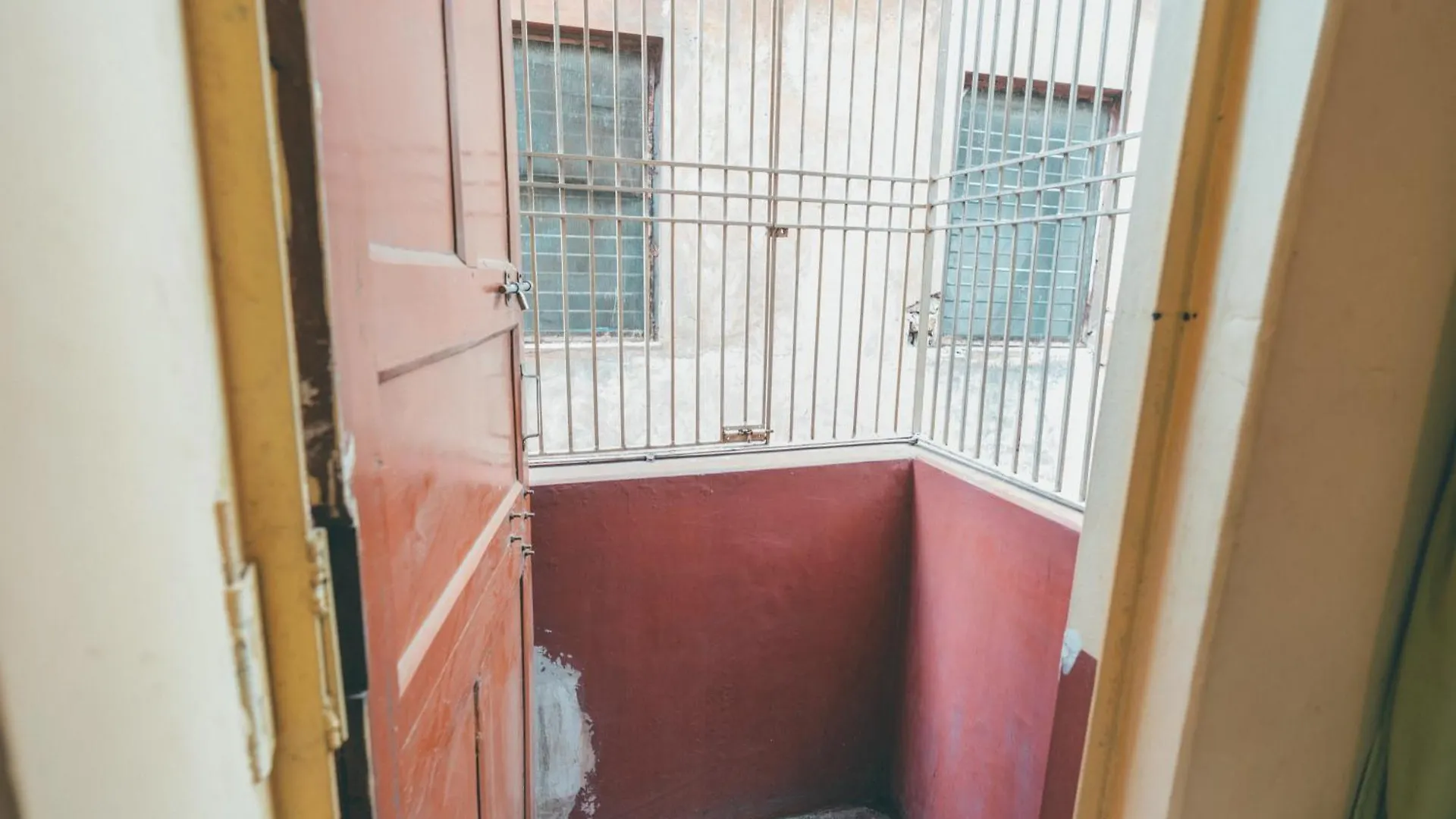 Om Rest House D24 32A, Pandey Ghat, Bengali Tola, Varanasi, Utter Pradesh הודו