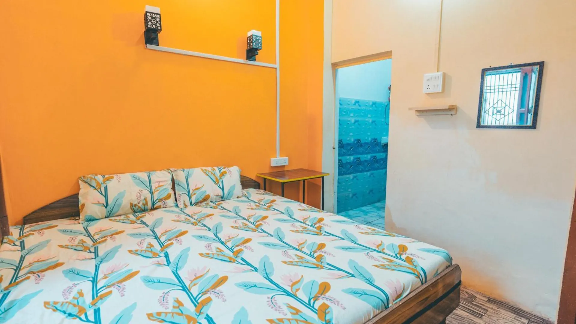 Om Rest House D24 32A, Pandey Ghat, Bengali Tola, Varanasi, Utter Pradesh ורנאסי
